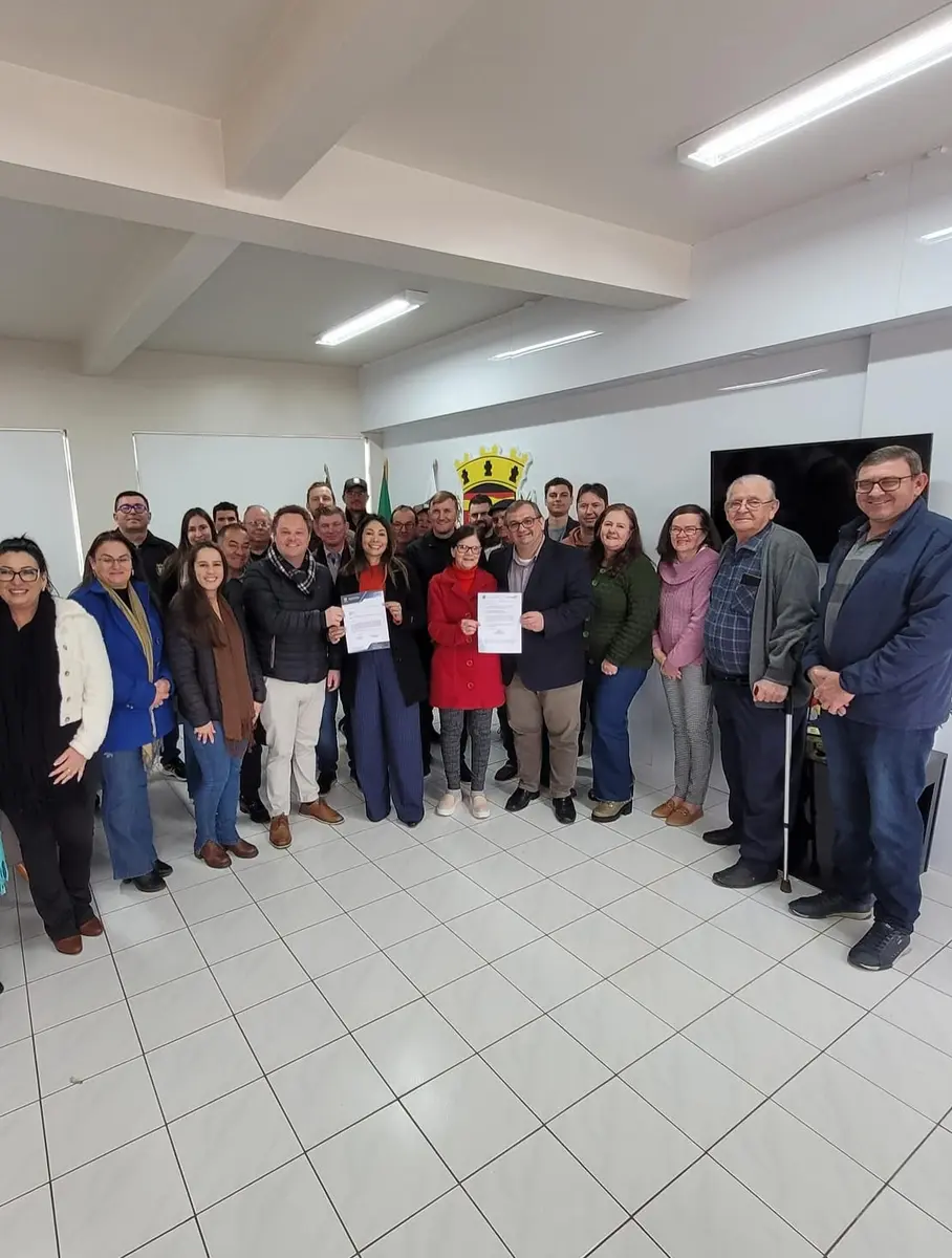 Recurso federal assegura ônibus para transporte de idosos em Quinze de Novembro