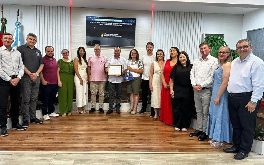 Servidor público Adenilson Luiz Filimberti recebe homenagem na Câmara de Vereadores de Quinze de Novembro