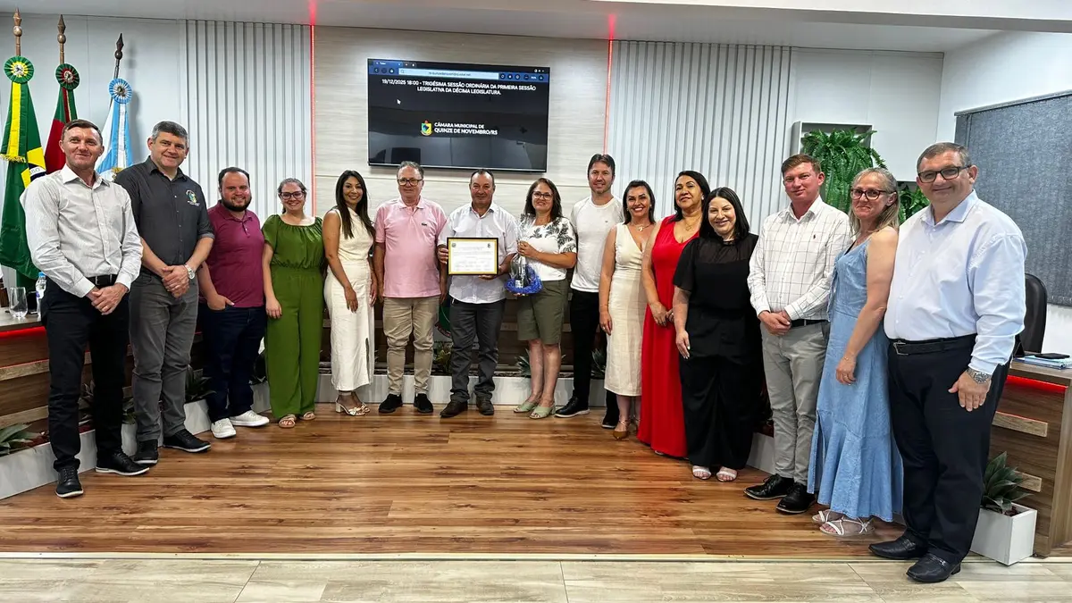 Servidor público Adenilson Luiz Filimberti recebe homenagem na Câmara de Vereadores de Quinze de Novembro